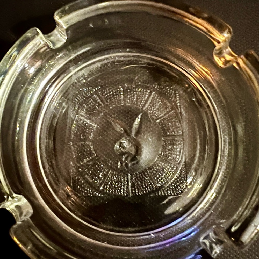 Vintage PLAYBOY CLUB Clear Glass Ashtray with Engraved PLAYBOY BUNNY - Picture 3 of 12